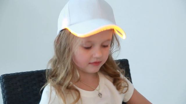 КЛ19к- Кепка со светящимся козырьком, белый смотреть онлайн