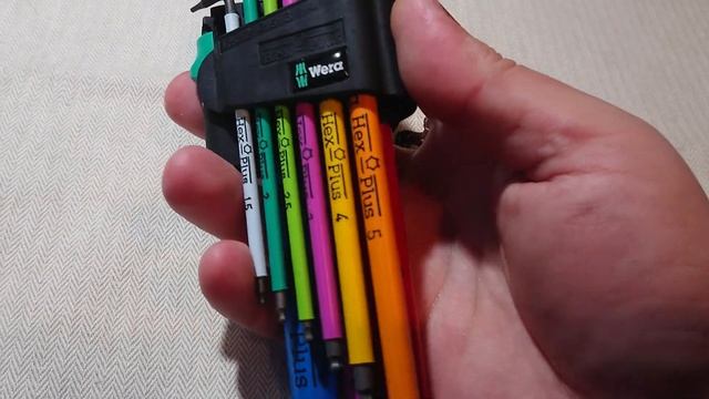 Wera950/9 Hex-plus multicolour, Laserliner Active Finder (24-1000v),Nicron N7 led flashlight. смотреть онлайн