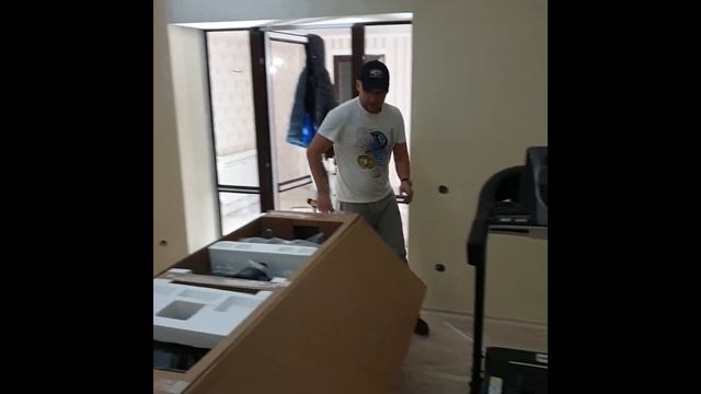 Оборудуем мини тренажерный зал. Доставка и сборка эллипса и беговой дорожки. Все просто и быстро смотреть онлайн