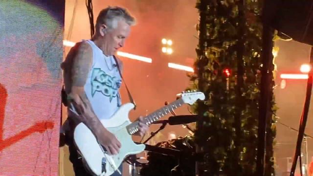 Pearl Jam Alive solo 10/1/21 Mikey shredding a white strat. смотреть онлайн