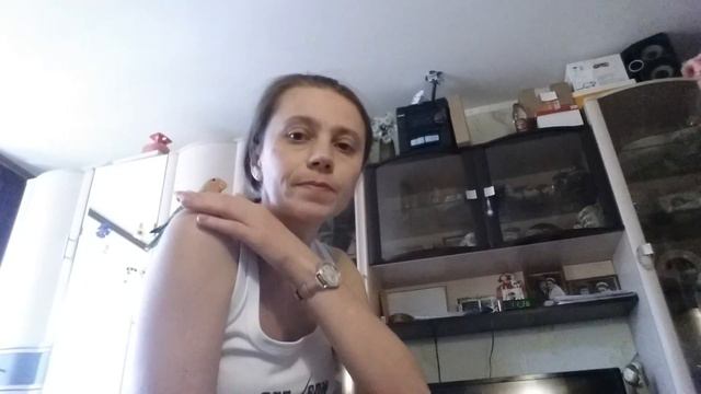 Неразлучник ручной.Розовощекий салатовый. смотреть онлайн