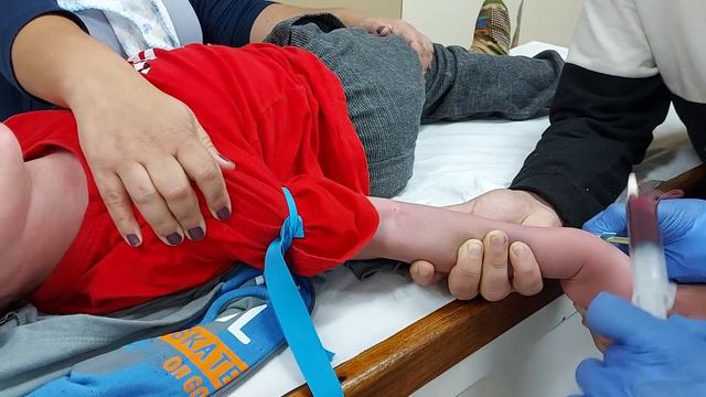 Theo Vitor. Coleta De Sangue, Blood Test, Prueba De Sangre, анализ крови آزمایش خون , فحص الدم