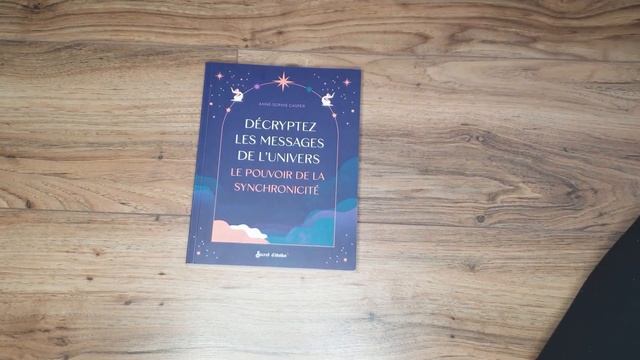 REVUE : 3 livres et un oracle d'Anne Sophie Casper смотреть онлайн