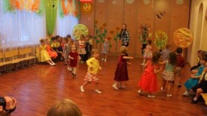 младшая группа танец Гномики