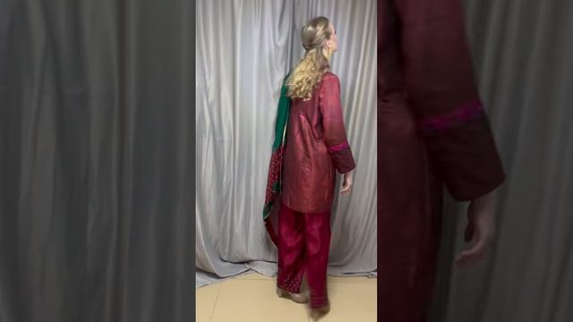 Индийский дизайнерский костюм тройка. Жакет Палантин и штанишки смотреть онлайн