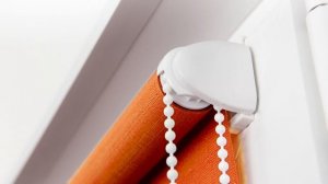 Установка рулонной миништоры PRAKTO день-ночь на открываемую створку окна.