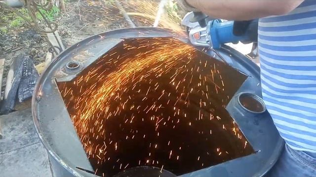 Садовый умывальник - мойка из бочки из-под машинного  масла своими руками. Делаем за 15 минут.