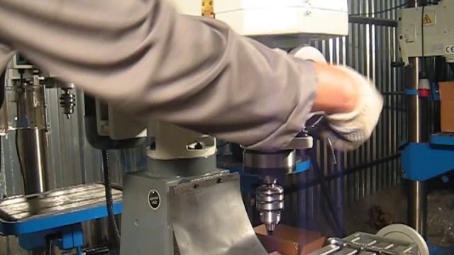 Вертикальный сверлильно-фрезерный станок MetalMaster TDM 20 смотреть онлайн