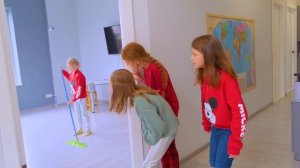 ПОЧЕМУ ВИОЛА ЗАСТАВИЛА всех УБИРАТЬ в ШКОЛЕ?!!