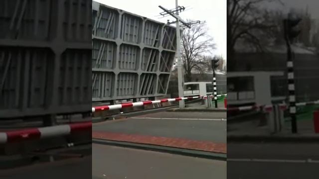 развод моста в Амстердаме смотреть онлайн