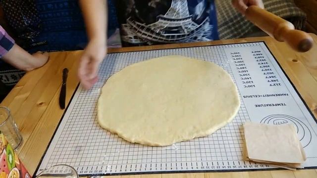 Готовим вместе - рецепт очень вкусных берлинских пончиков. 12+ смотреть онлайн