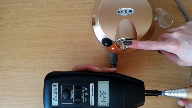 Замер оборотов машинки для маникюра NAIL DRILL цифровым тахометром АКТАКОМ - АТТ-6001 смотреть онлайн