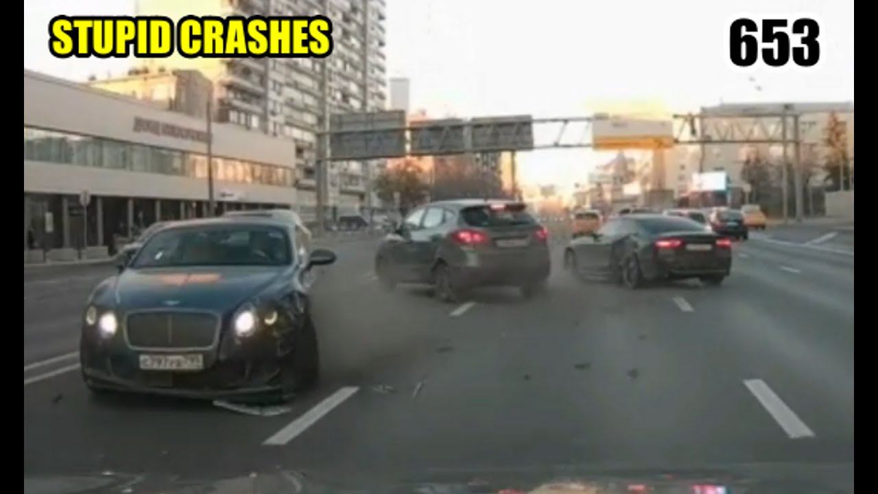 Stupid driving mistakes 653 (November 2021 English subtitles) смотреть онлайн