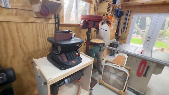 12-minute shop tour. Check out my tiny workshop! смотреть онлайн