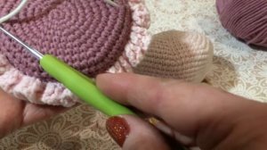 Игольница крючком "Цветочная поляна". Мастер-класс по вязанию. Интересный подарок своими руками.