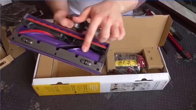 Dyson Cyclone V10 Absolute Lightweight Cordless Stick Vacuum Cleaner - Review 2022 смотреть онлайн