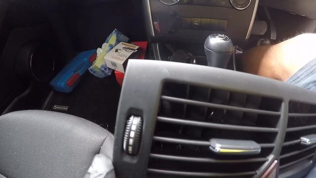 MB B Class W245 Stereo Removal смотреть онлайн