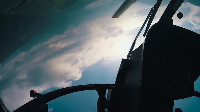 Вверх ногами на вертолете | UPSIDE DOWN IN A HELICOPTER | VLOG 07 смотреть онлайн