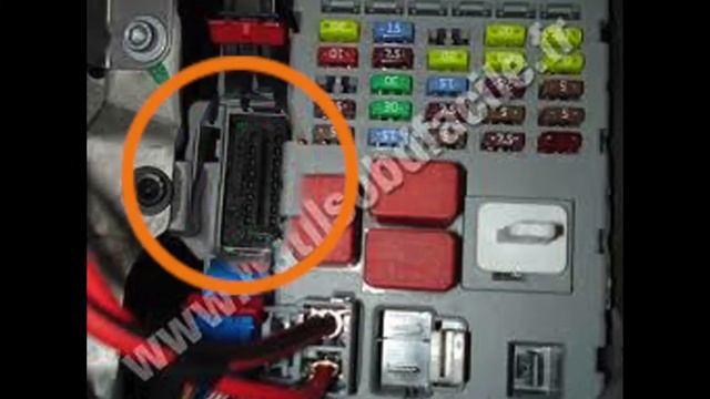 Prise OBD Fiat Bravo II (2007 / 2014) - Où trouver mon connecteur OBD2 смотреть онлайн