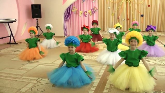 Танец "Весенняя полянка". Детский сад №1 "Веселая Карусель". смотреть онлайн