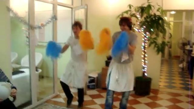 Новогодние танцы 2009! смотреть онлайн