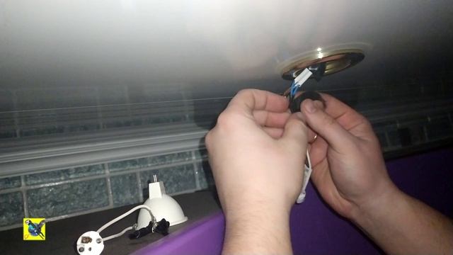 Замена патрона и лампы диодной подвесного потолка.Replacement of the cartridge and the diode lamp. смотреть онлайн