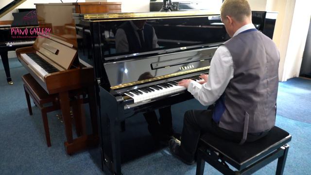 Yamaha U1 - Upright Piano in Glossy Black смотреть онлайн