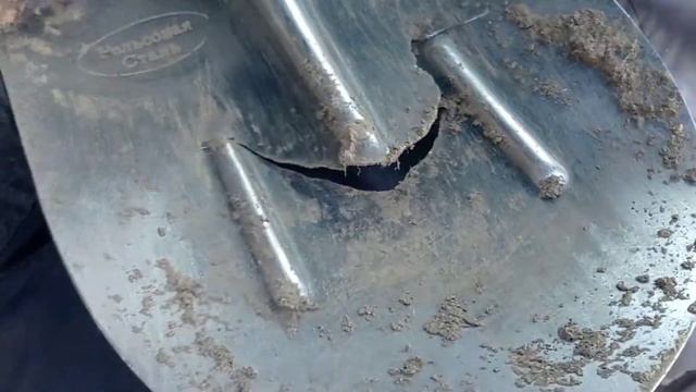 Лопата из рельсовой стали. Не покупайте. смотреть онлайн