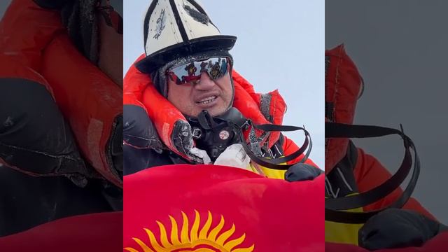 Кадыр Сайдилкан покорил Эверест. смотреть онлайн