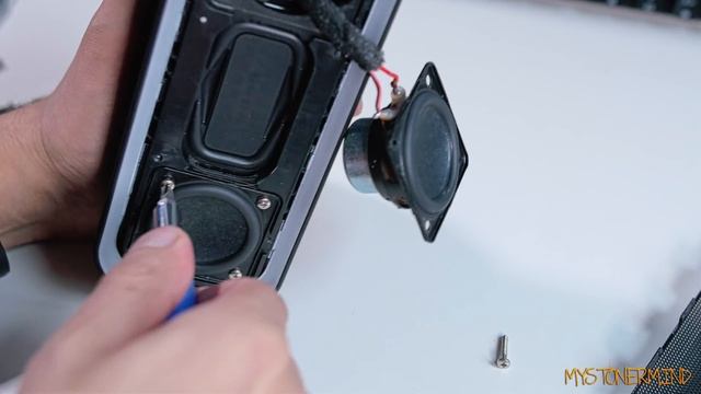 Removing Speakers And A Quick Bass Test смотреть онлайн