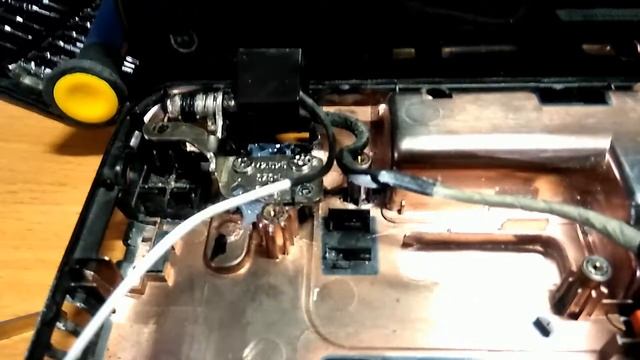 Ремонт крепления матрицы на ноутбуке Acer смотреть онлайн