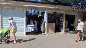 Номер на улице Ленина в центре Дивноморского. Всё в шаговой близости. Дорога на пляж.