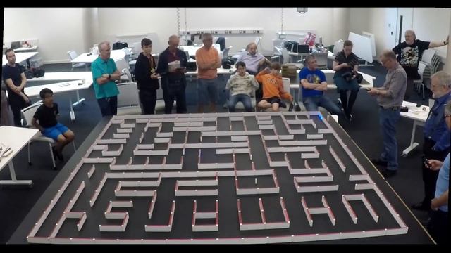Peter Harrison with Decimus5a the full run. Fastest UK Micromouse in 2022 смотреть онлайн