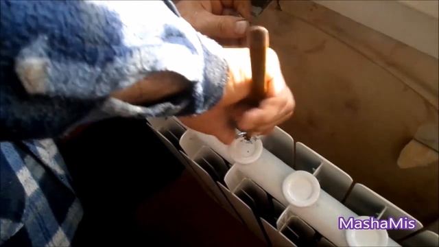 Как устранить течь радиатора отопления/Холодная сварка смотреть онлайн