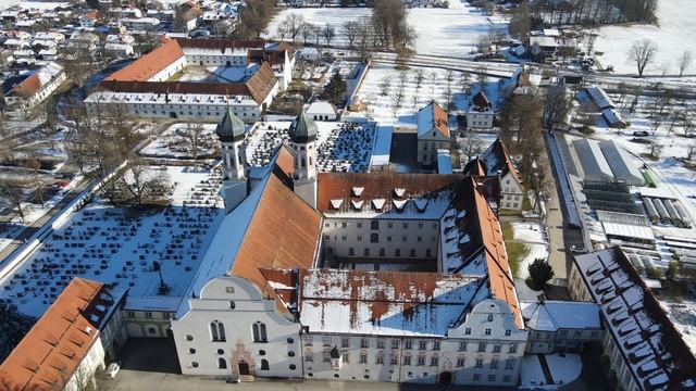 Kloster Benediktbeuern von oben gesehen смотреть онлайн