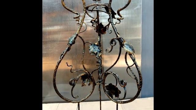 Кованая подставка для цветов в саду на улице возле дома на даче дизайн идеи смотреть онлайн