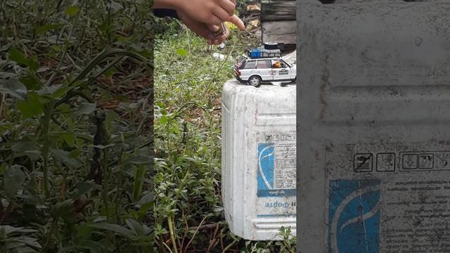 Действие петарды на металлическую машинку.??? смотреть онлайн