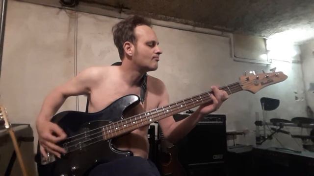 Ibanez TR 70 :Petit cours de basse pour Chantal et Annabelle. смотреть онлайн