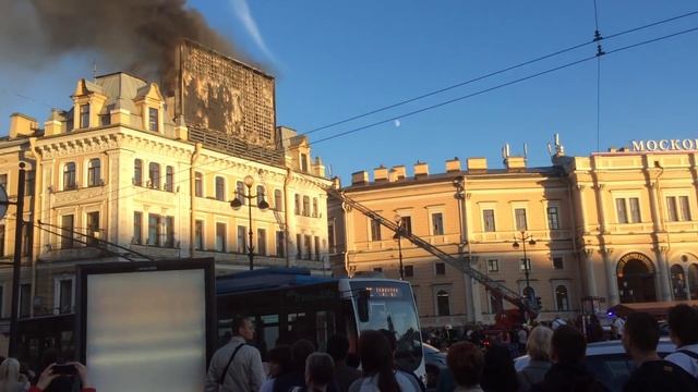 Пожар на площади Восстания в Санкт-Петербурге смотреть онлайн