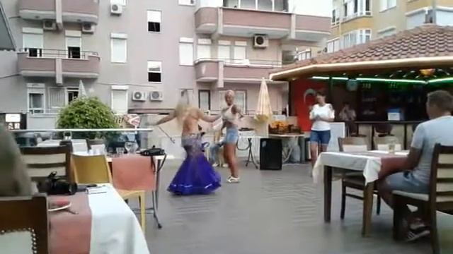 Турецкий танец живота Часть 2 Аланья Отель Клеопатра Арси Турция смотреть онлайн