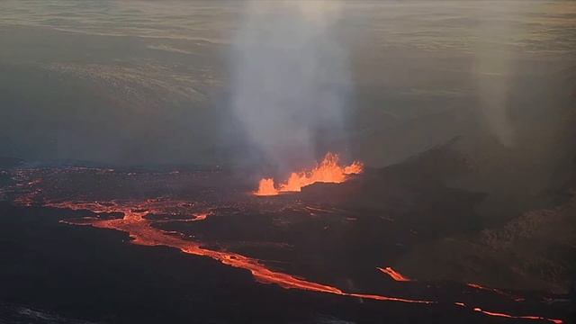 Iceland Volcano ERUPTION And TORNADO / Fagradalsfjall Volcano смотреть онлайн