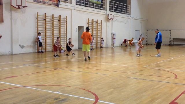 баскетбольная тренировка с Ольгой Пантелеевой - прыжки в низкой стойке спиной + ведение смотреть онлайн