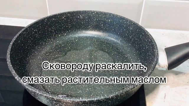 Одна куриная грудка, одно яйцо и немного кабачка - получаются сочные рубленные куриные котлеты смотреть онлайн