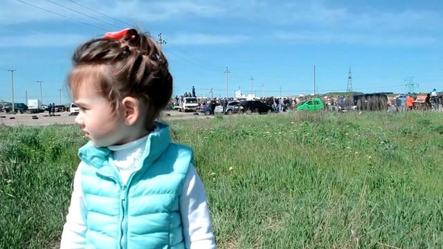 Милана смотрит как дрифтуют машины. Drift смотреть онлайн