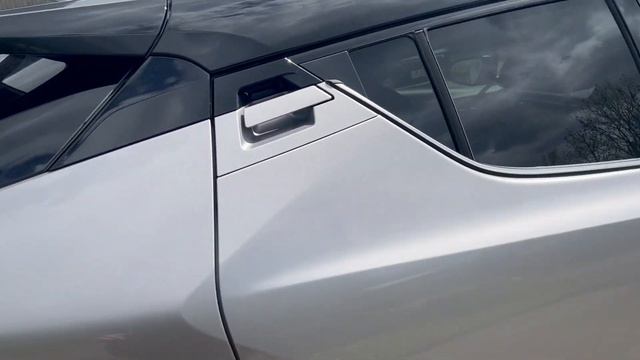 Toyota CHR 1.8 Hybrid Dynamic 5dr CVT Hatchback смотреть онлайн