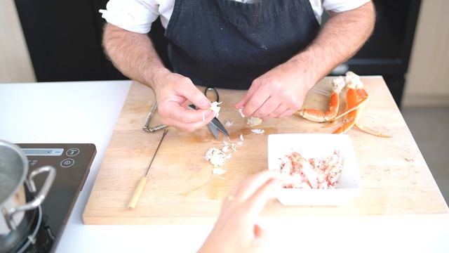 How to make Crab Poached Eggs Benedict || THE BEST Eggs Benedict Recipe || Hollandaise Sauce Recipe смотреть онлайн