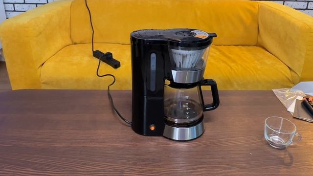 Кофеварка REDMOND CM700 капельного типа