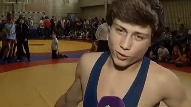 Чемпионат в Школе Борьбы смотреть онлайн