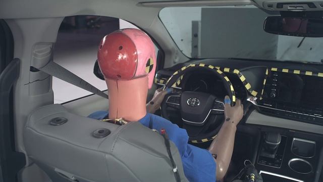 2021 Toyota Sienna driver-side small overlap IIHS crash test смотреть онлайн
