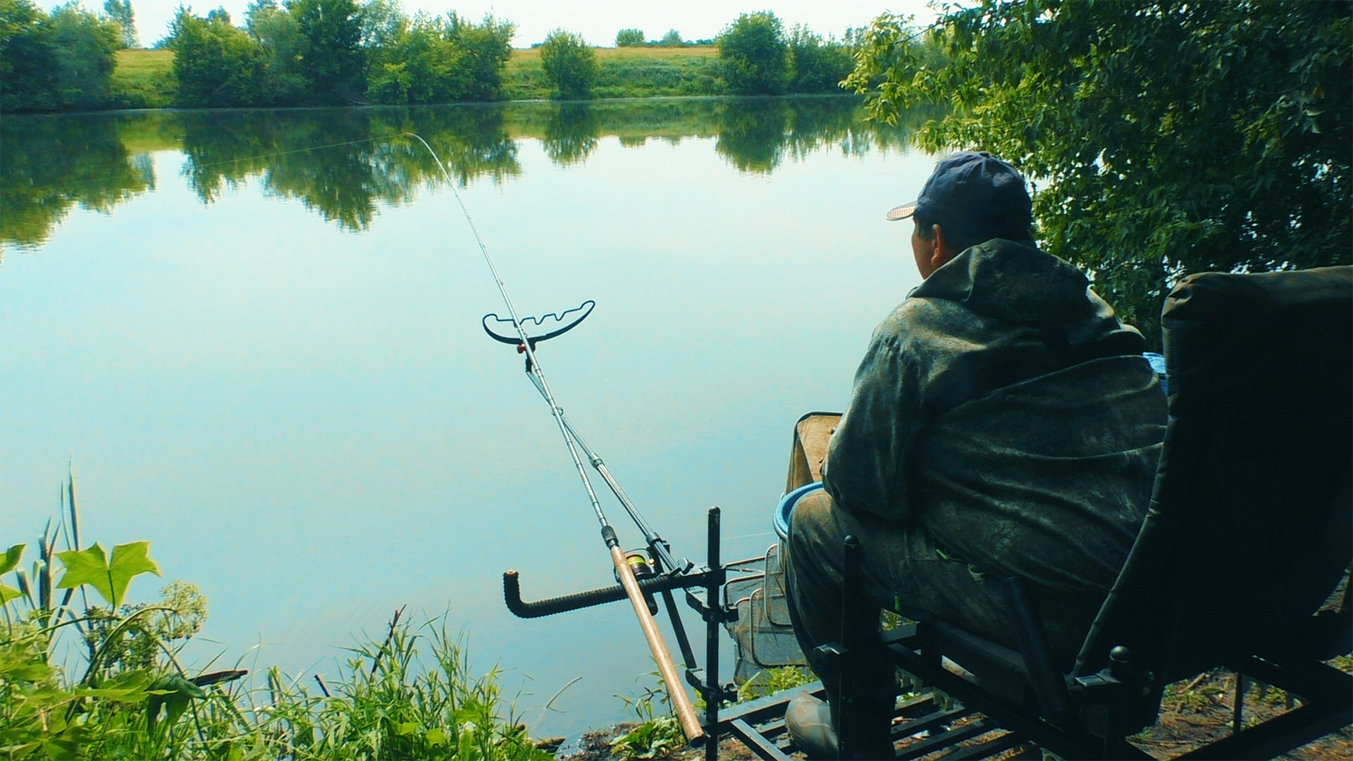 Ехал за лещем, а поймал улов на крупный штраф... Запрещенная рыба на фидер смотреть онлайн